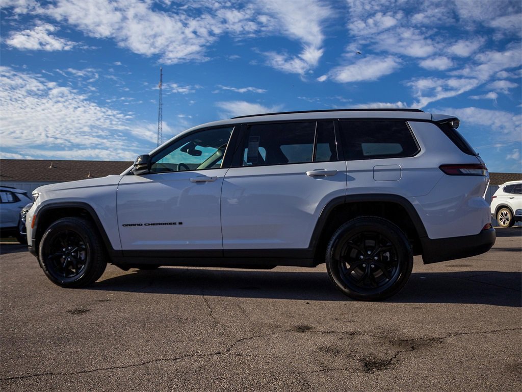 Used 2024 Jeep Grand Cherokee L Laredo image 6