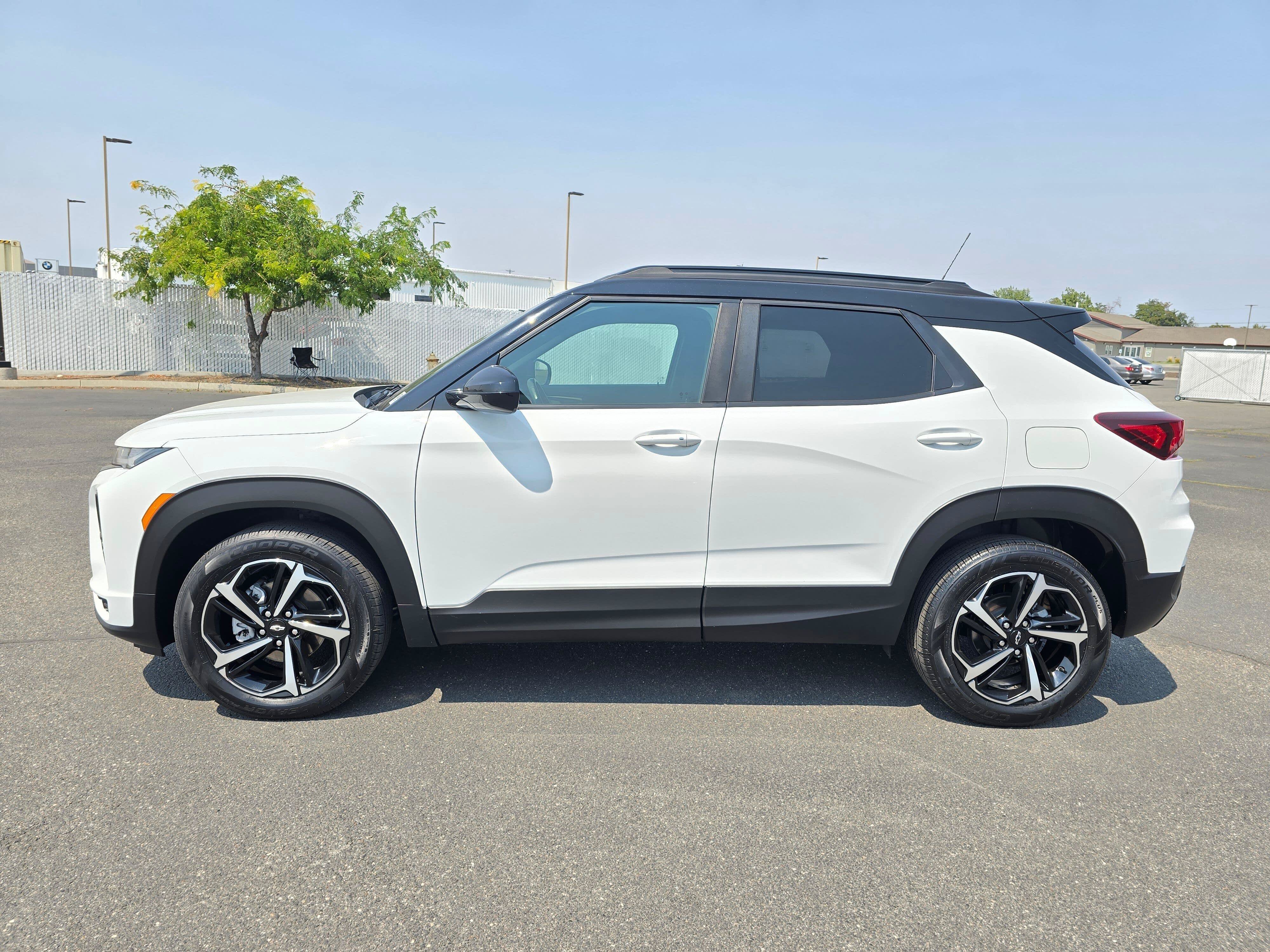 Used 2023 Chevrolet TrailBlazer RS w/ Convenience Package AWD/4WD image 3