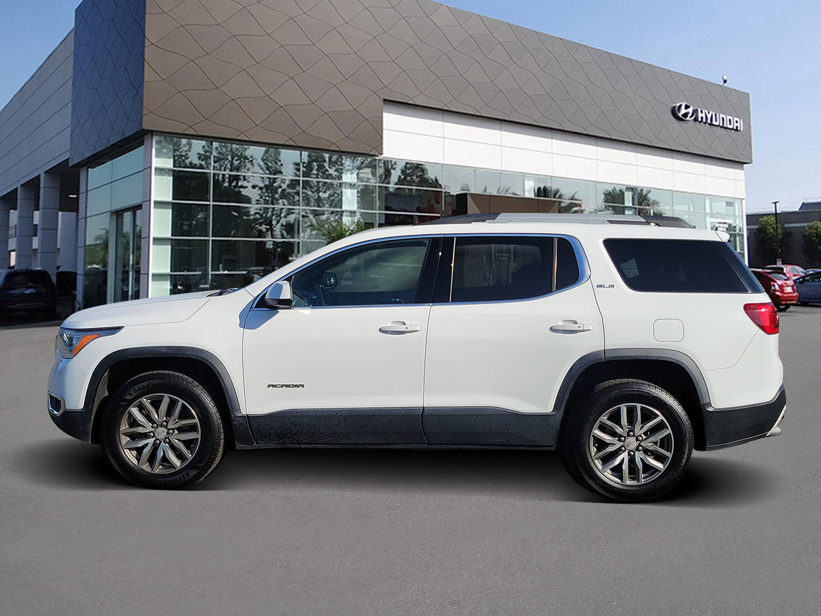 Used 2017 GMC Acadia SLE w/ Driver Alert Package I image 3