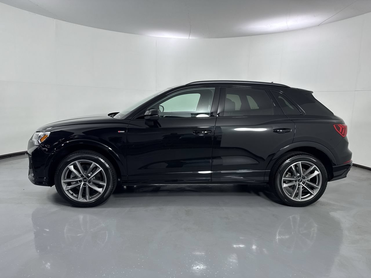 Used 2023 Audi Q3 2.0T Premium Plus w/ Premium Plus Package AWD/4WD image 30