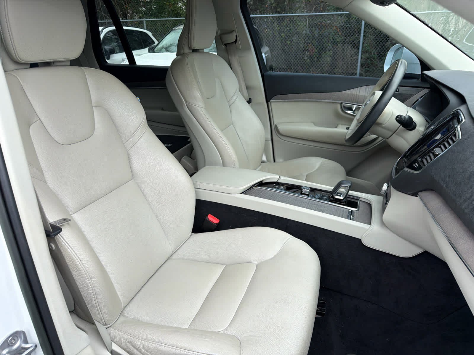 Certified 2023 Volvo XC90 B6 Plus w/ Protection Package Premier image 18