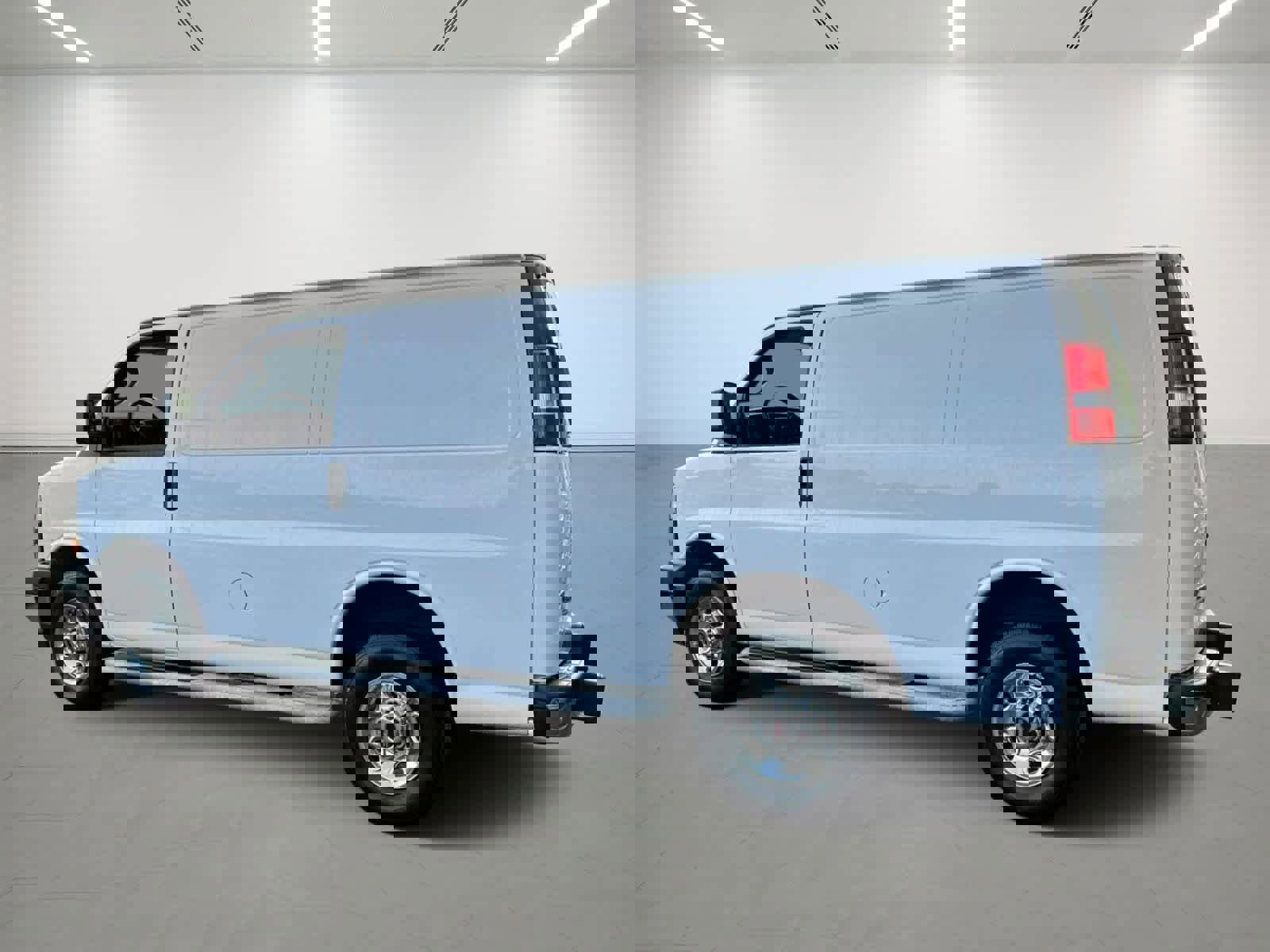 Used 2023 GMC Savana 2500 w/ Driver Convenience Package image 3