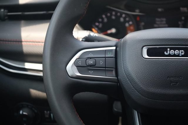 Used 2025 Jeep Compass Trailhawk AWD/4WD image 10