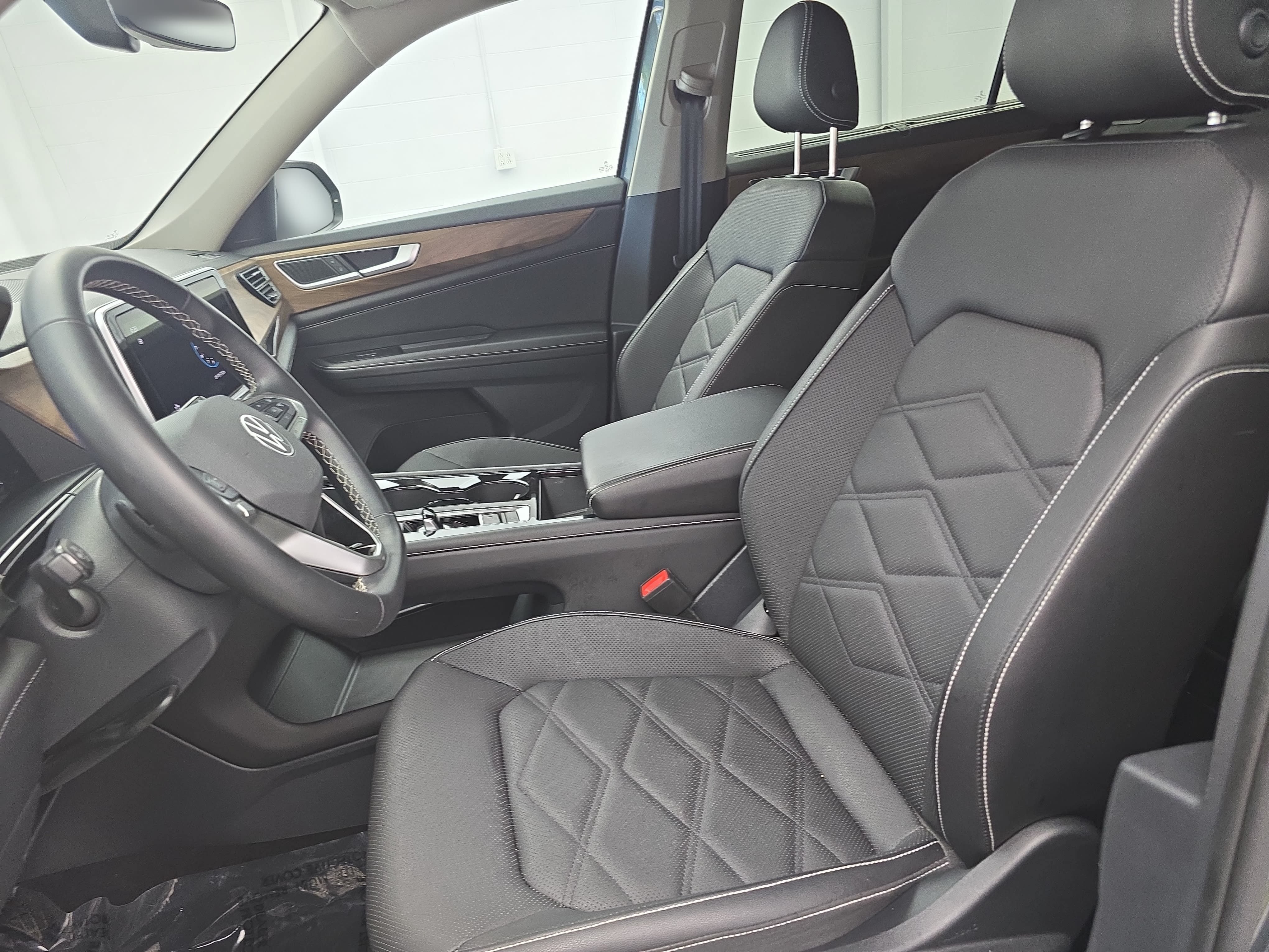 Used 2025 Volkswagen Atlas SE FWD image 16