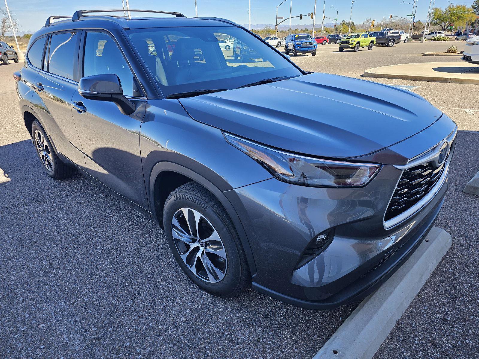 Used 2023 Toyota Highlander XLE image 7