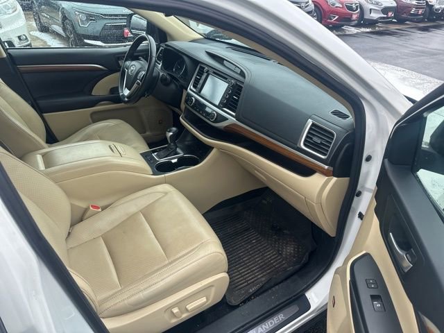 Used 2017 Toyota Highlander Limited AWD/4WD image 21
