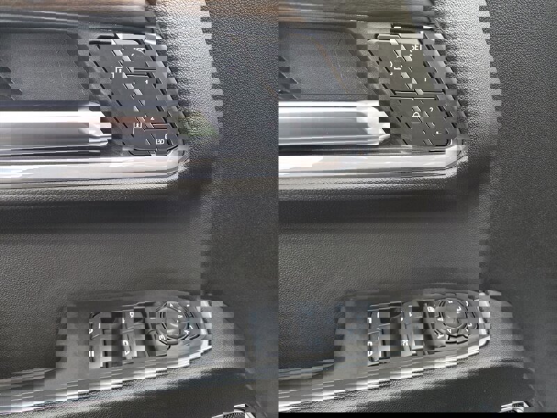 Used 2025 GMC Sierra 1500 SLT image 13