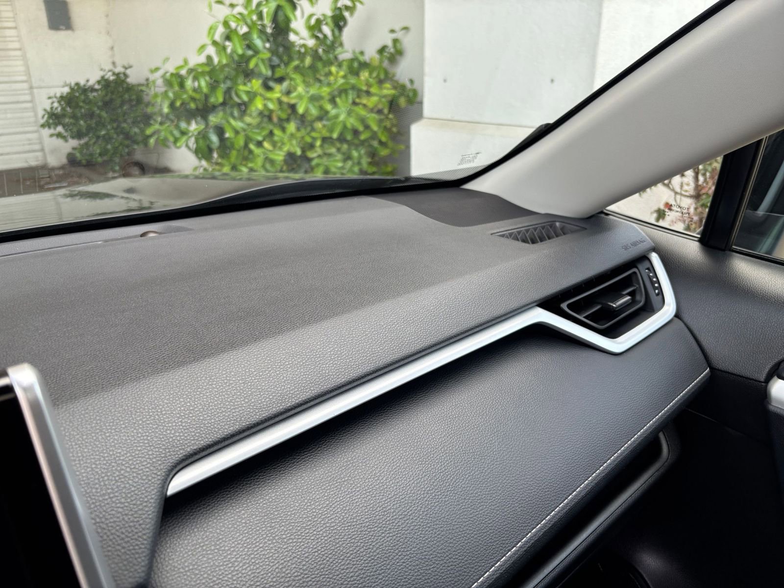 Used 2025 Toyota RAV4 XLE w/ Weather Package FWD image 35