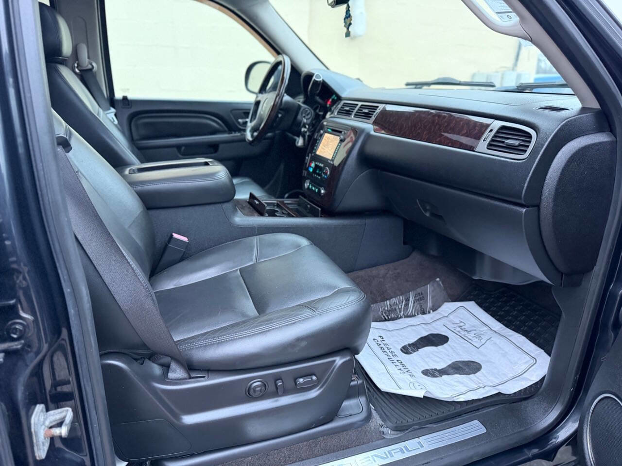 Used 2012 GMC Yukon XL Denali AWD/4WD image 10