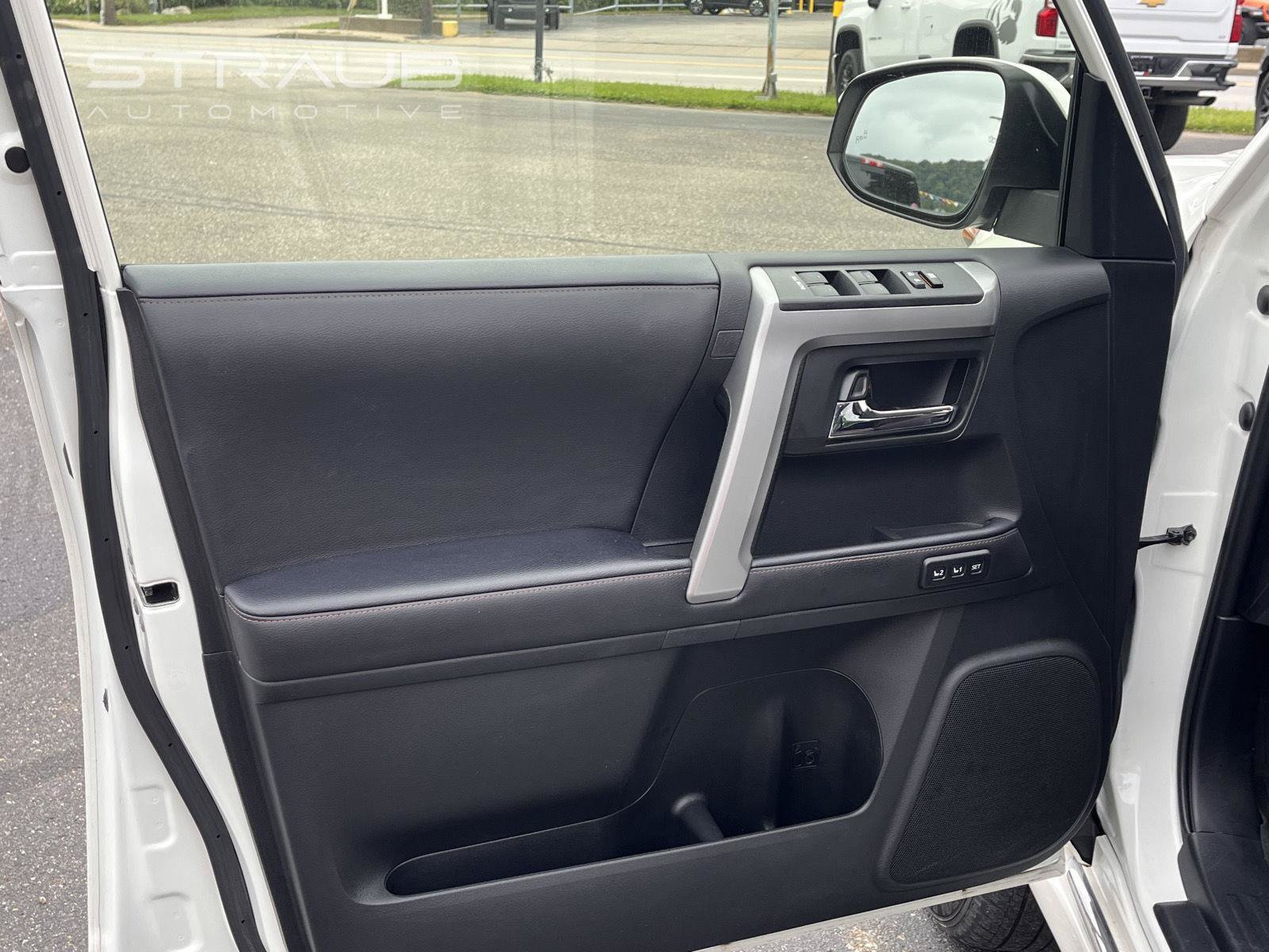 Used 2022 Toyota 4Runner Limited AWD/4WD image 16