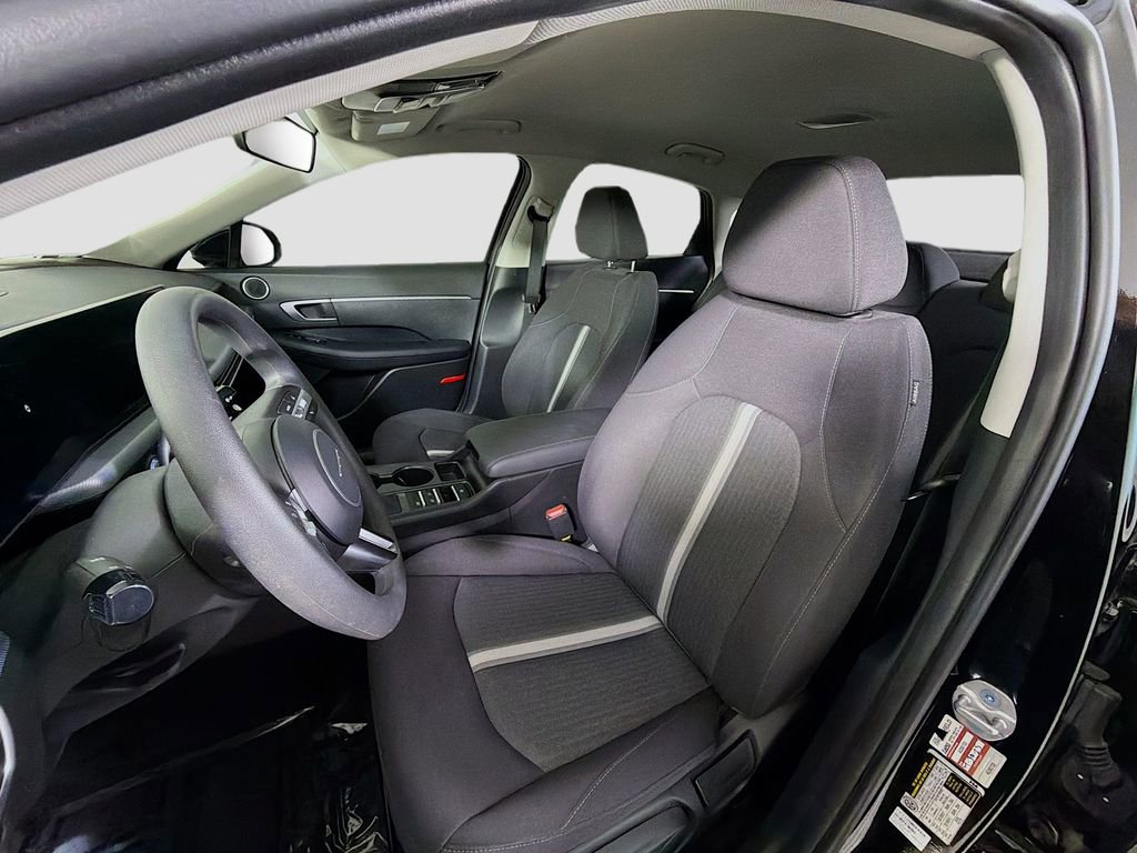 Used 2025 Hyundai Sonata SE FWD image 13