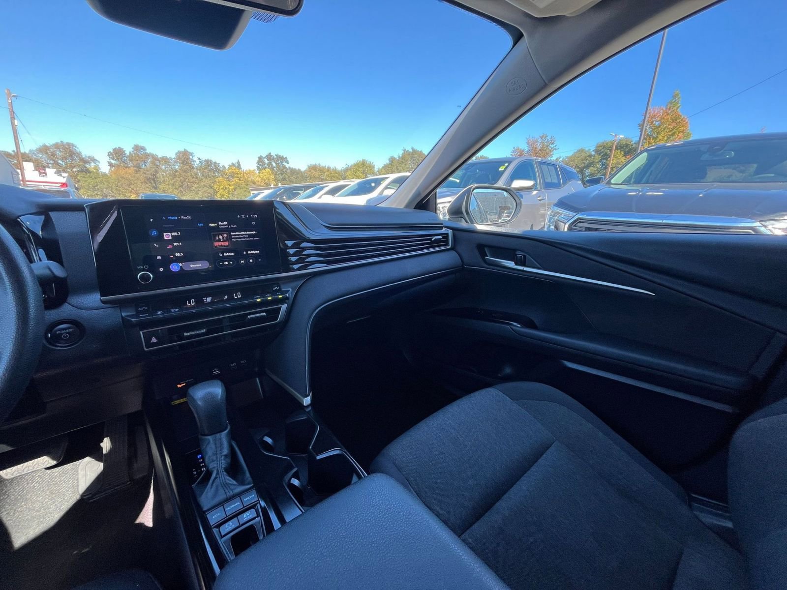 Used 2025 Toyota Camry LE image 41