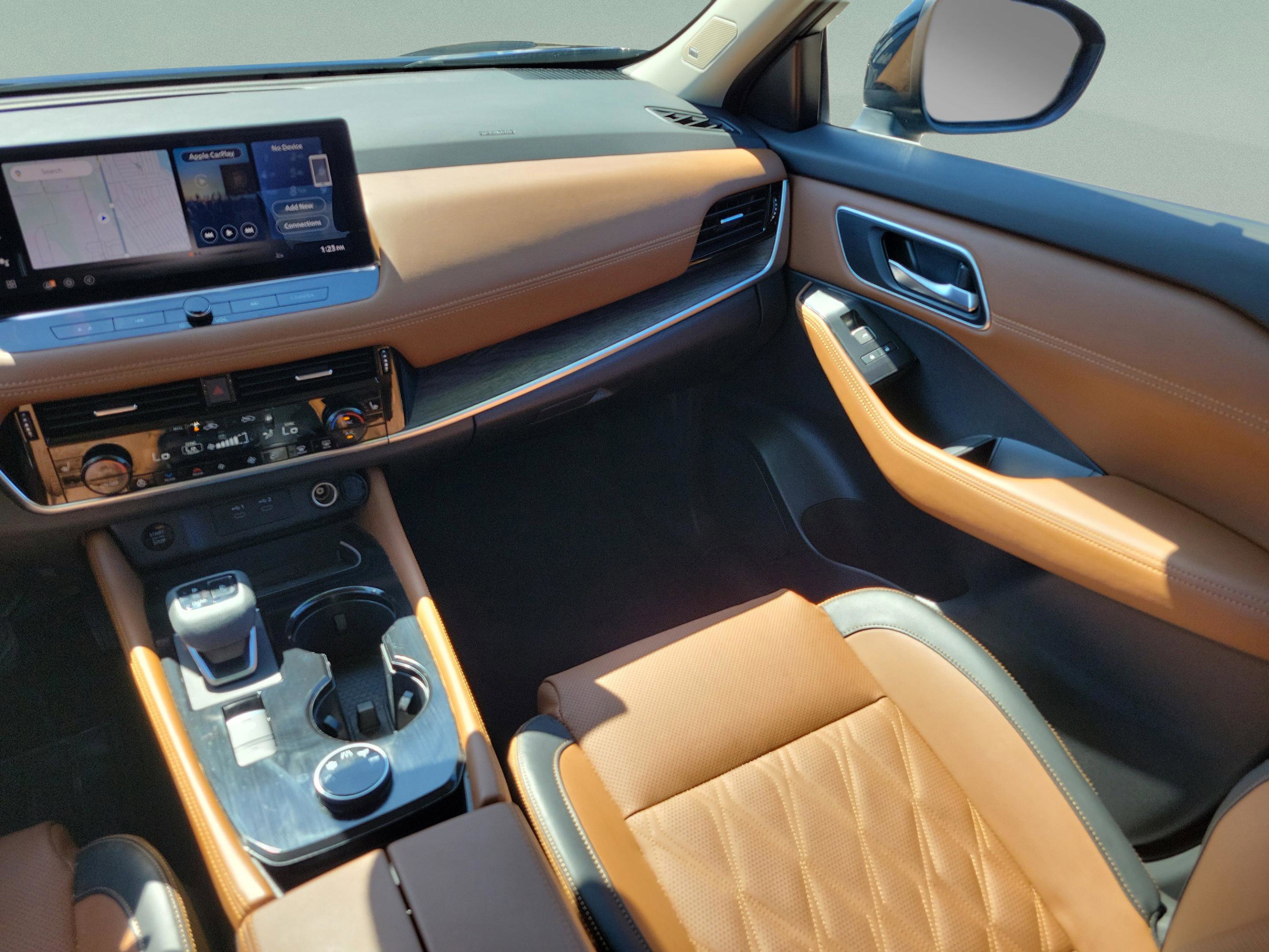 Used 2024 Nissan Rogue Platinum w/ Platinum Premium Package image 16