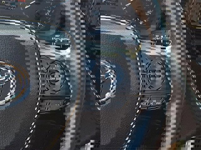 Used 2024 Toyota Corolla Cross LE image 6