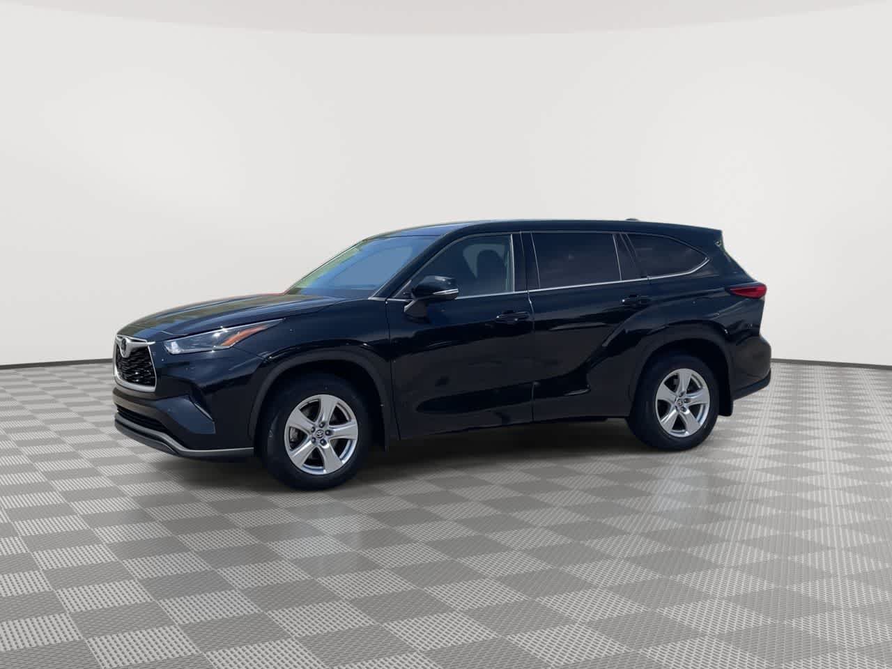 Used 2021 Toyota Highlander L AWD/4WD image 4