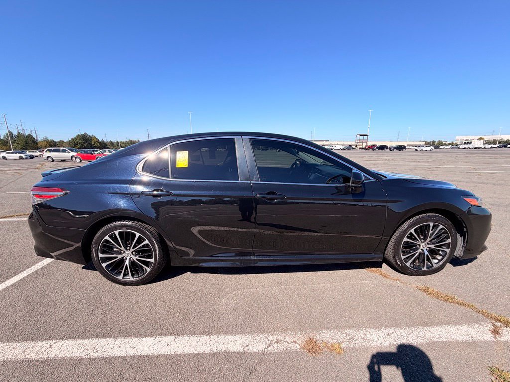 Used 2018 Toyota Camry SE FWD image 6