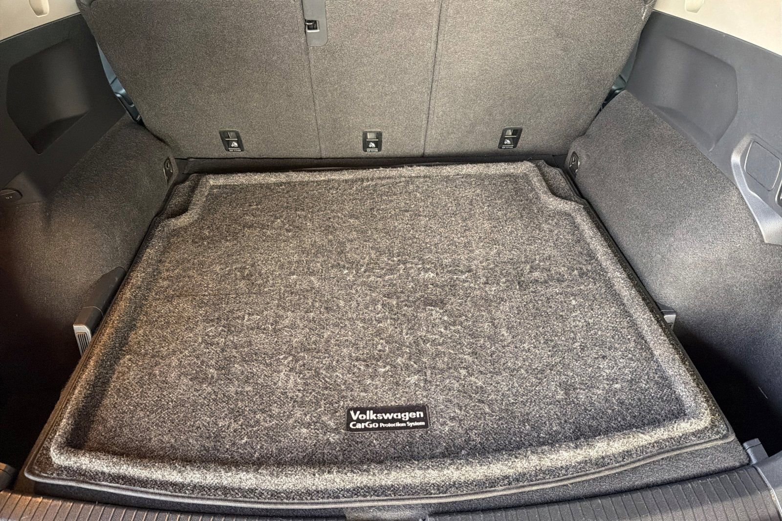 Used 2020 Volkswagen Tiguan SE w/ Panoramic Sunroof Package image 17