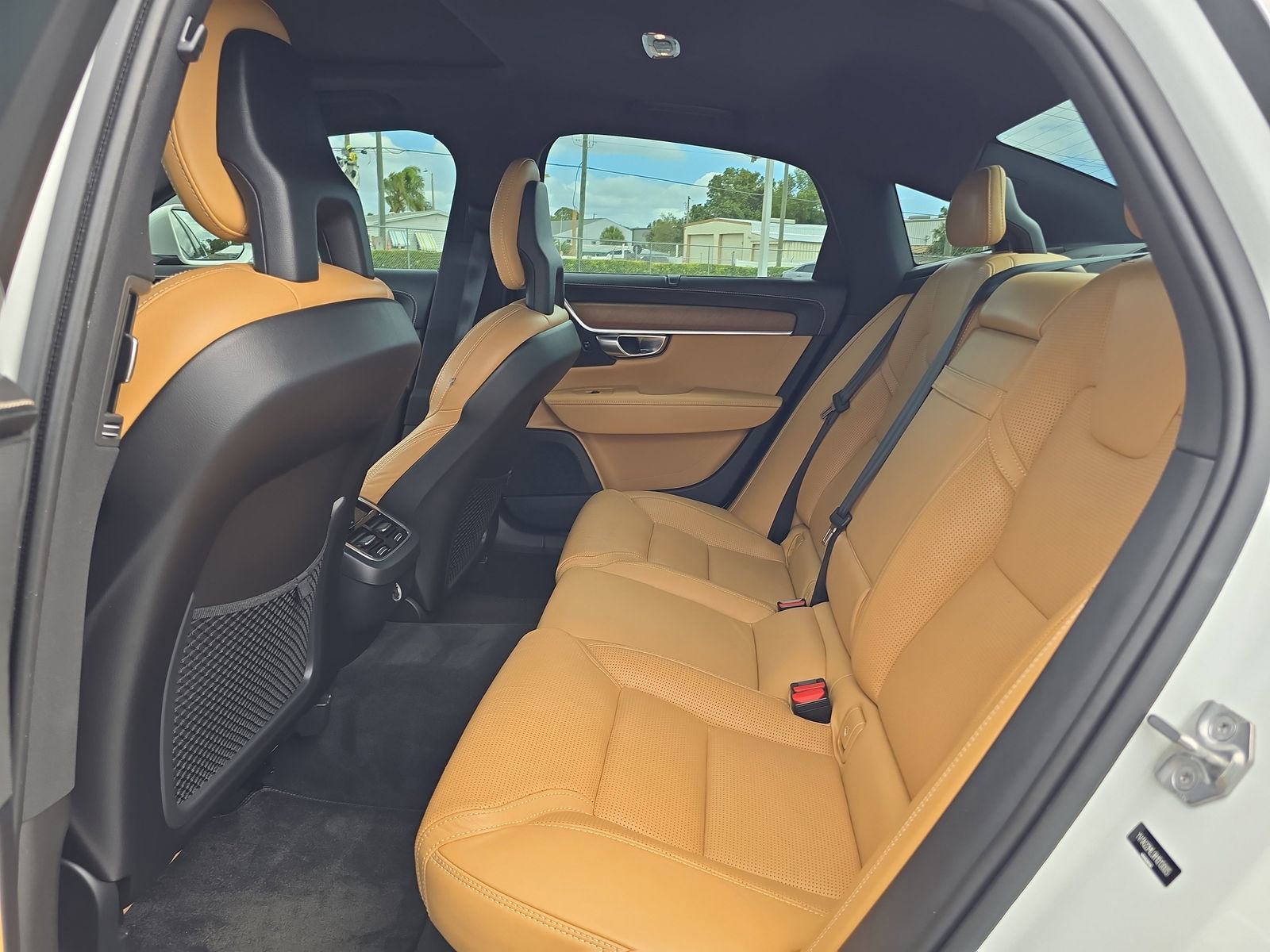 Used 2017 Volvo S90 T6 Inscription w/ Vision Package image 13