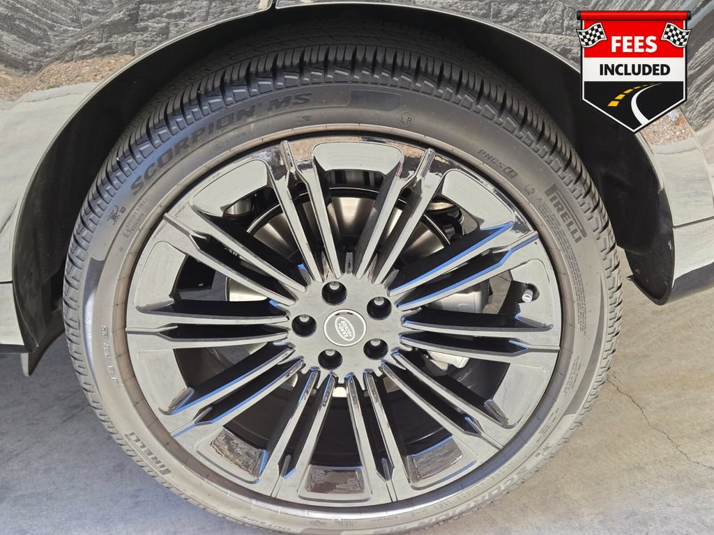 Used 2025 Land Rover Range Rover SE AWD/4WD image 11