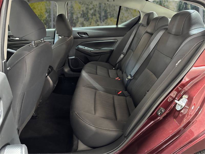 Used 2024 Nissan Altima 2.5 SV FWD image 10