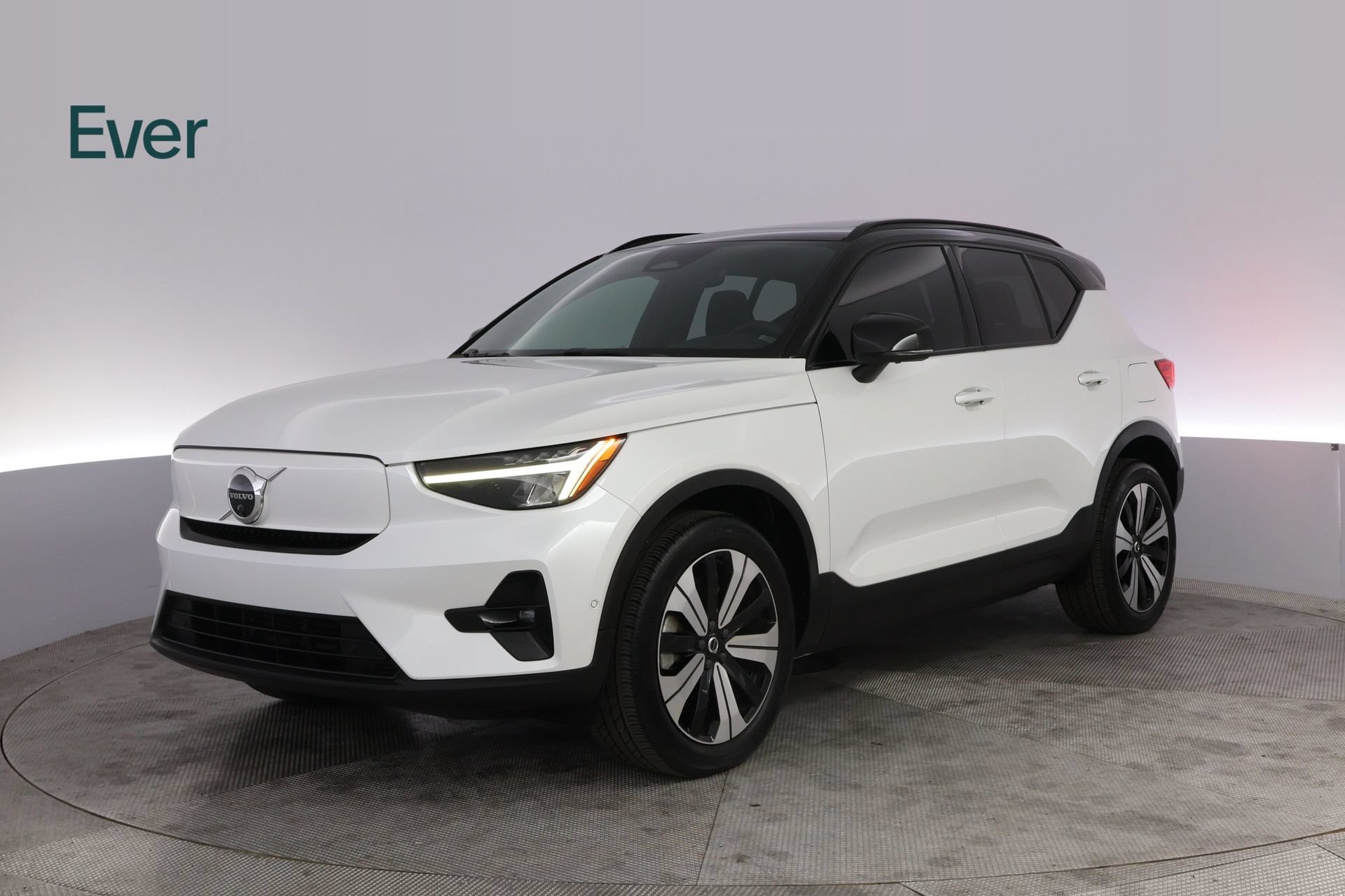 Used 2023 Volvo XC40 Recharge Plus AWD/4WD image 2