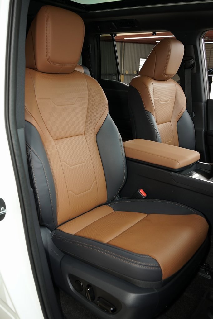 Used 2025 Lexus GX 550 image 4