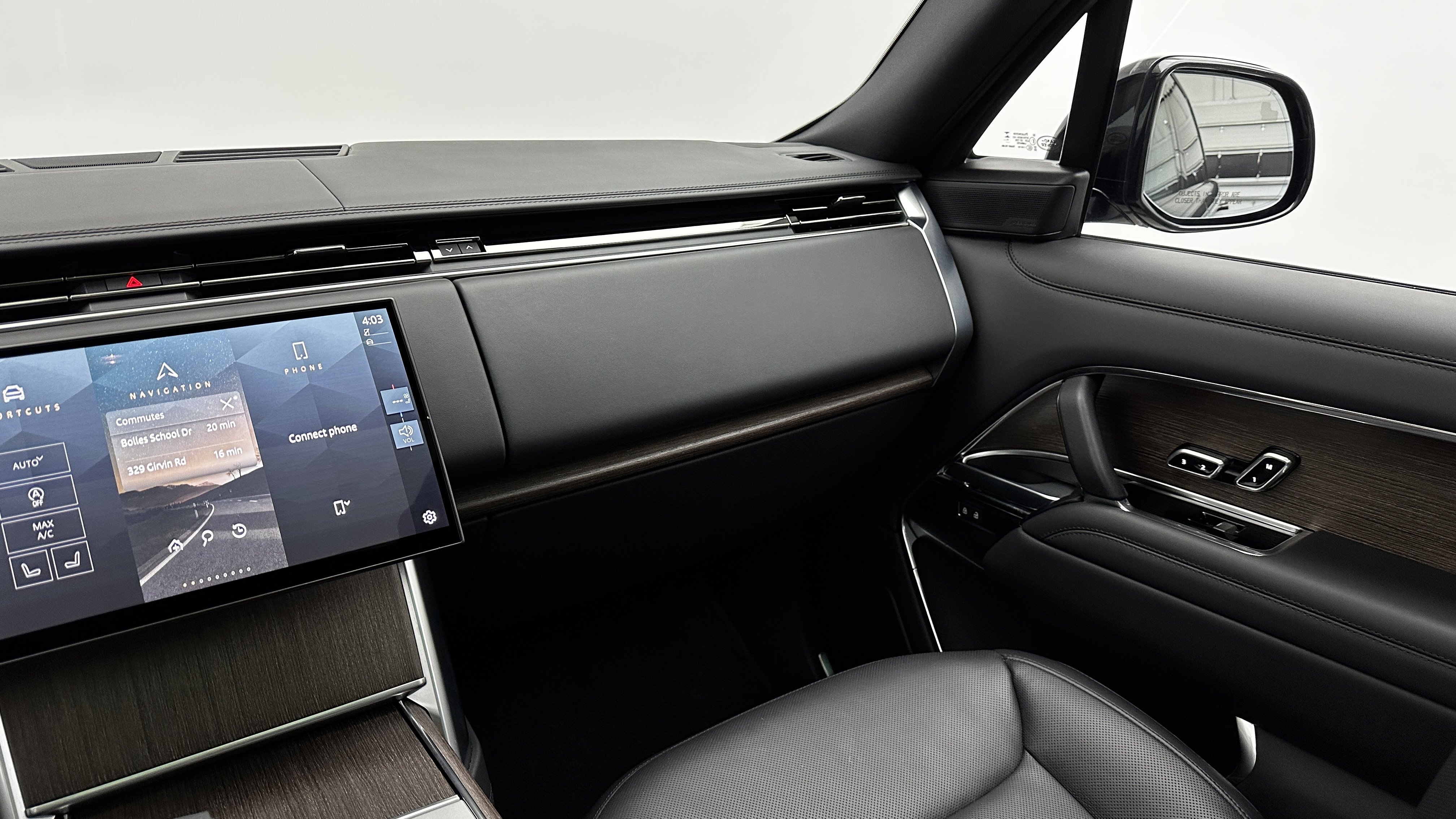 Used 2025 Land Rover Range Rover Long Wheelbase SE image 35