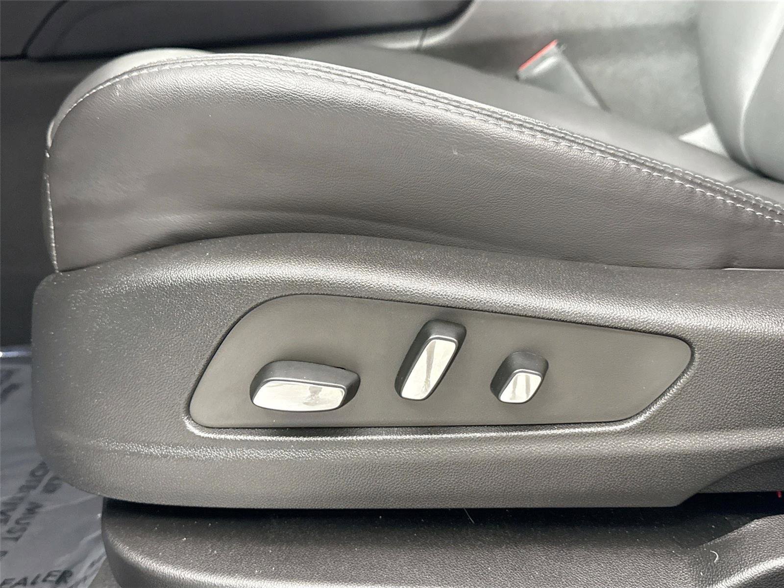 Used 2025 Cadillac XT5 Premium Luxury image 31