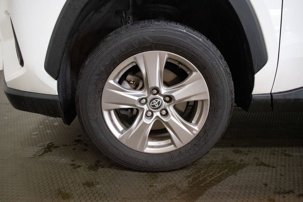 Used 2024 Toyota RAV4 XLE AWD/4WD image 9