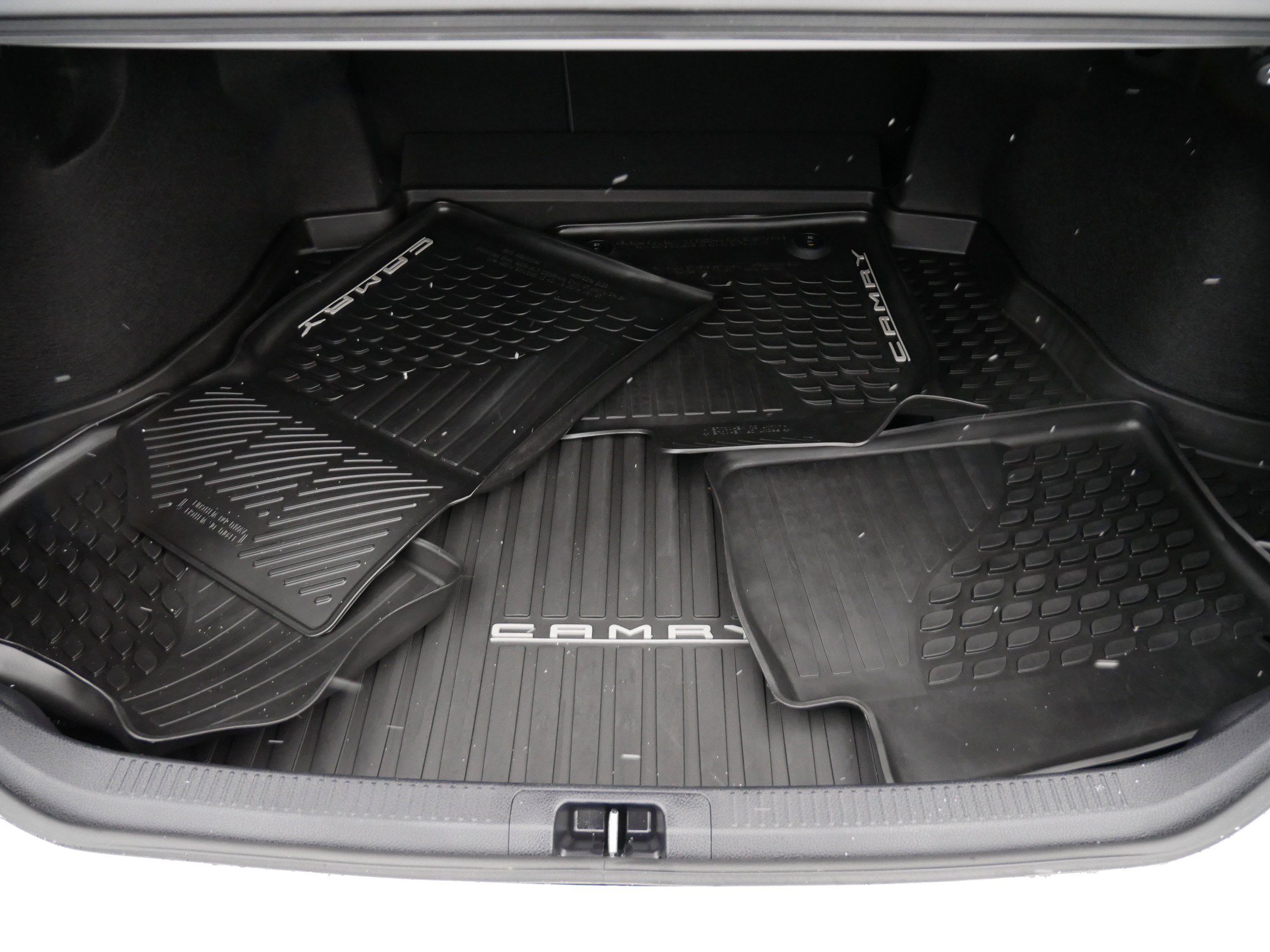 Used 2020 Toyota Camry LE image 18