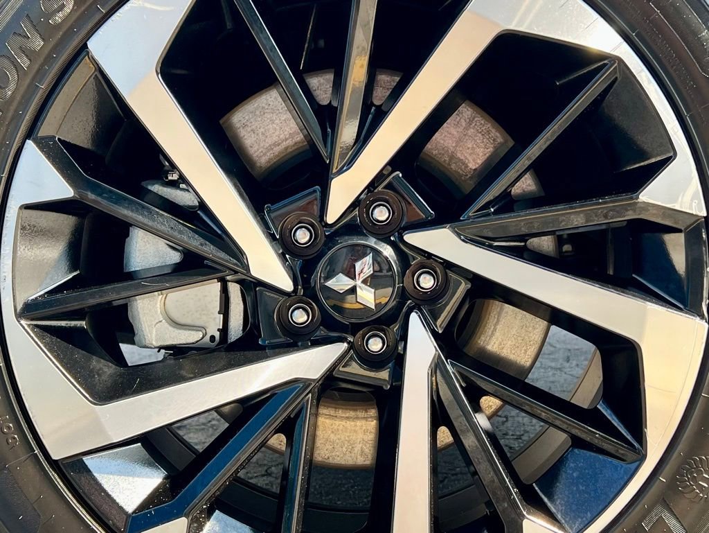 Used 2024 Mitsubishi Outlander SE image 13