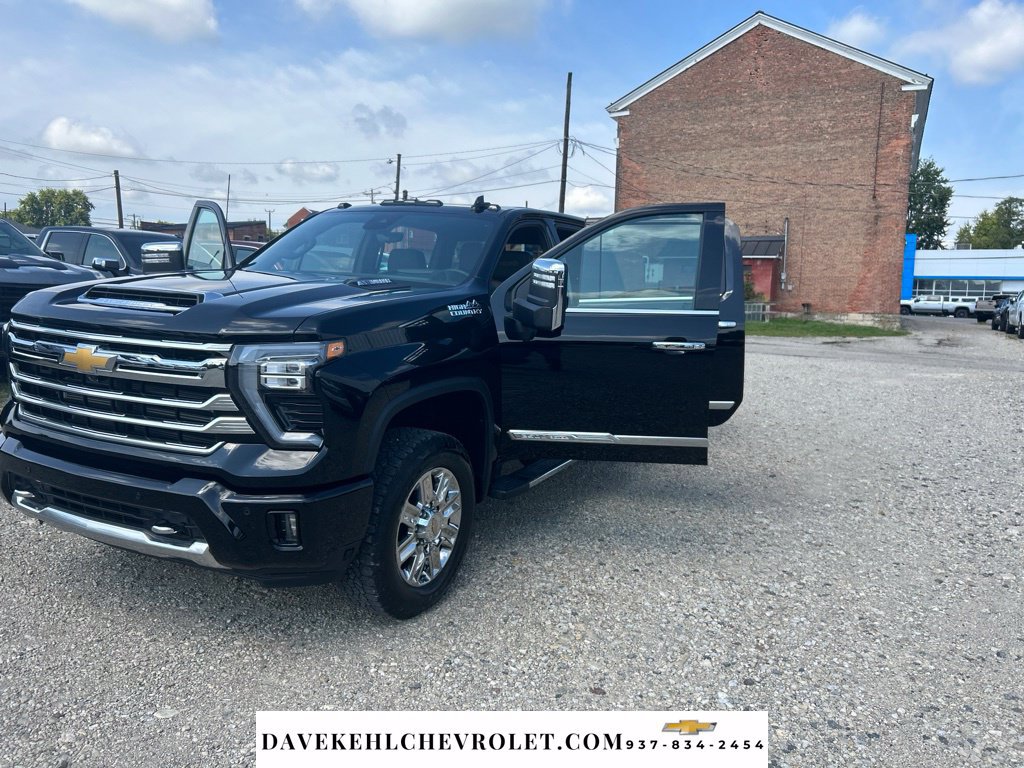 Used 2026 Chevrolet Silverado 2500 High Country w/ High Country Premium Package AWD/4WD image 9