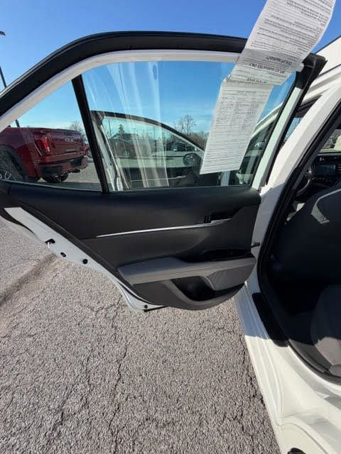 Used 2020 Toyota Camry LE w/ Convenience Package image 11