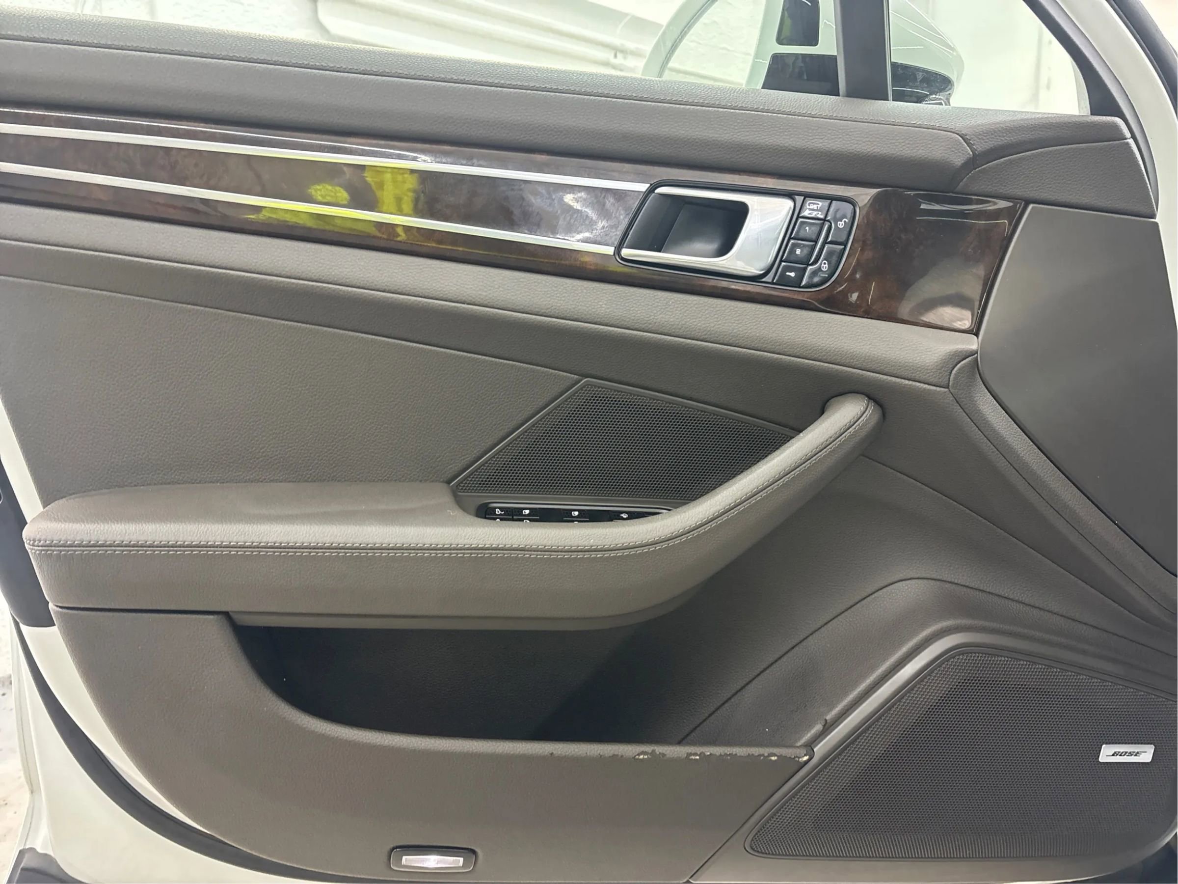 Used 2017 Porsche Panamera image 26