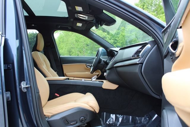 Certified 2025 Volvo XC90 T8 Ultra w/ Protection Package Premier AWD/4WD image 17