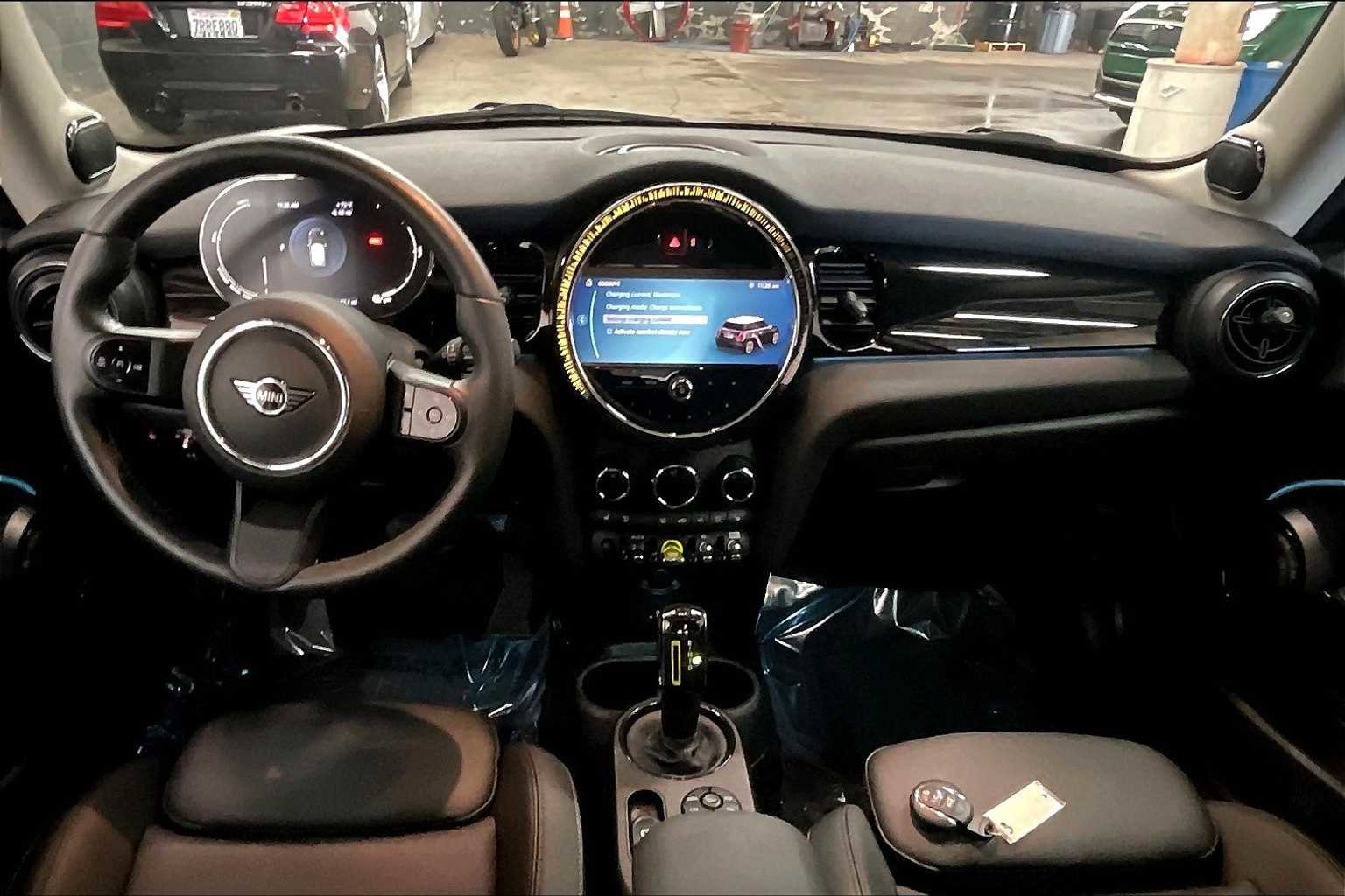 Used 2024 MINI Cooper SE image 18