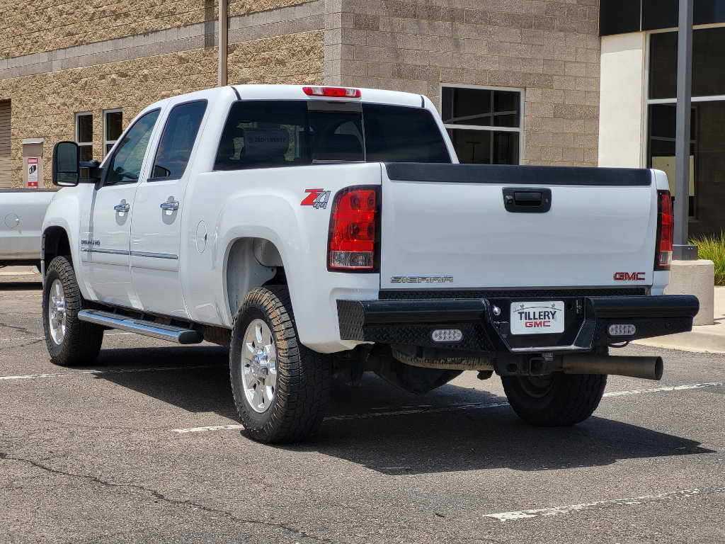 Used 2014 GMC Sierra 2500 Denali w/ Suspension Package, Off-Road AWD/4WD image 6