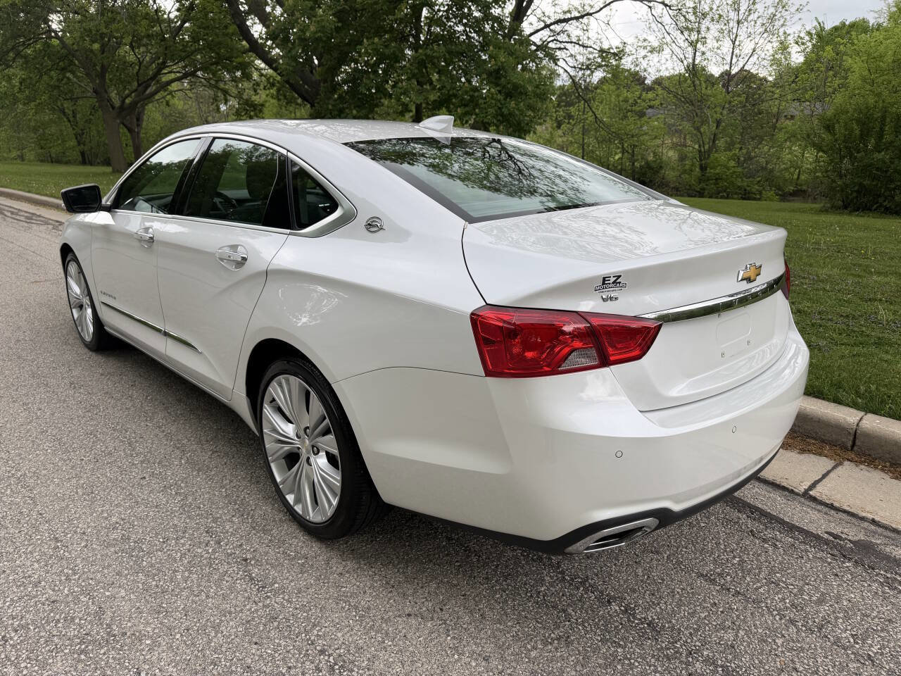 Used 2017 Chevrolet Impala Premier w/ Enhanced Convenience Package FWD image 3