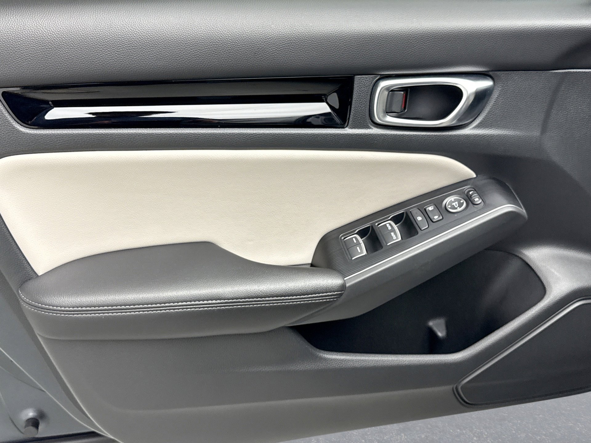 Used 2024 Honda Civic Sport Touring image 9