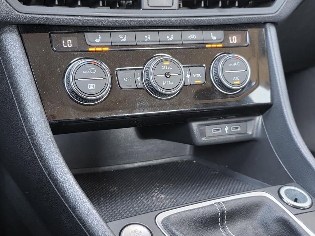 Used 2024 Volkswagen Jetta SE FWD image 17