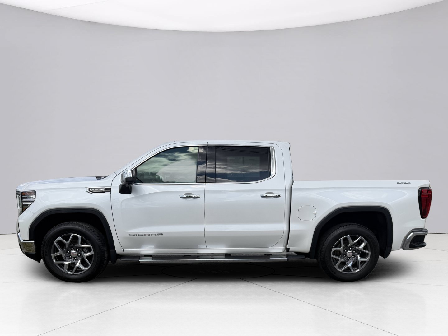 Used 2023 GMC Sierra 1500 SLT w/ SLT Premium Package AWD/4WD image 3