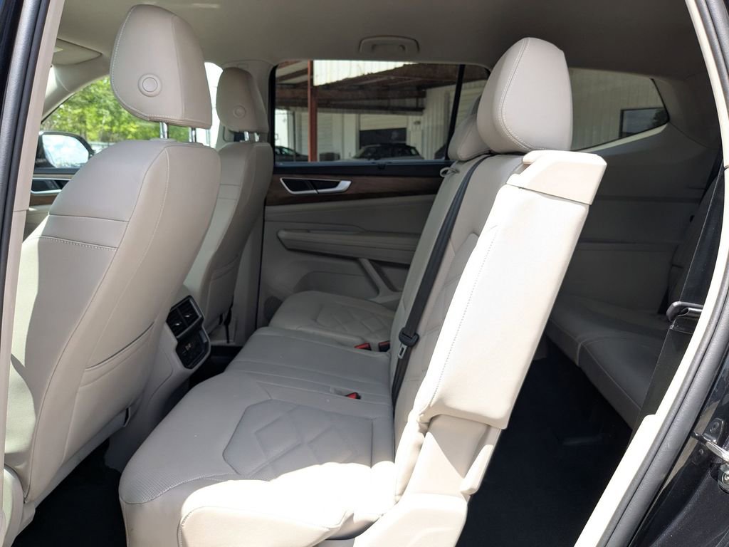 Used 2025 Volkswagen Atlas SE FWD image 24