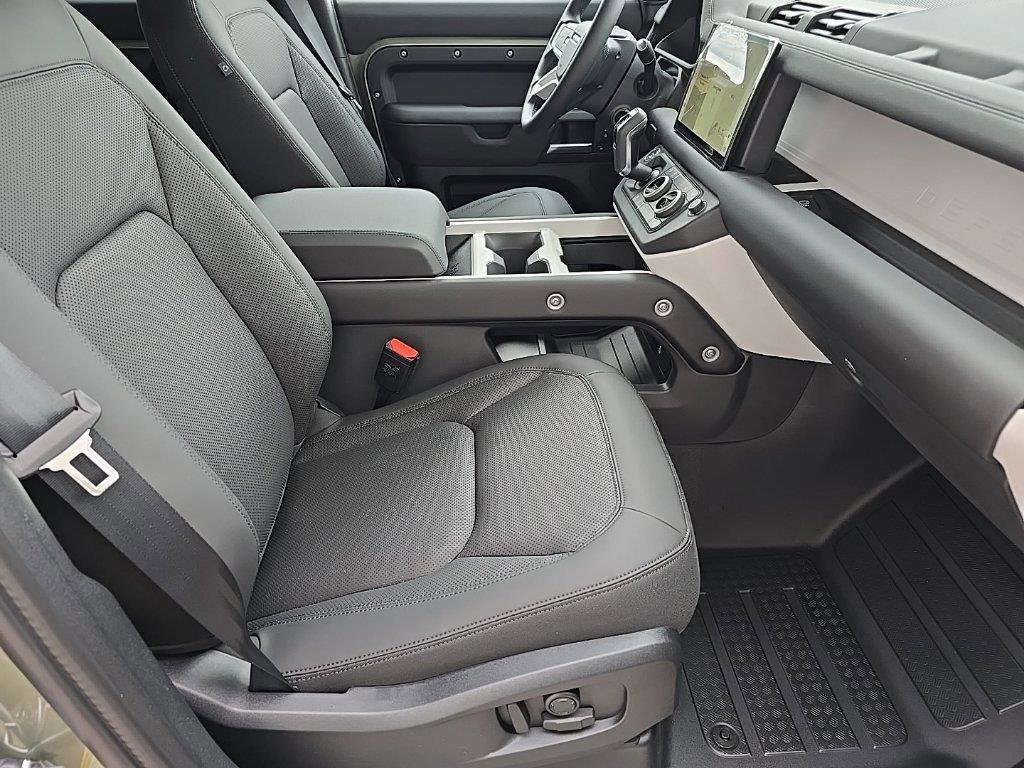 New 2025 Land Rover Defender 110 S image 7