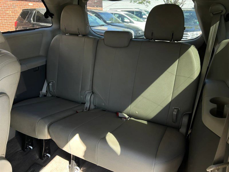 Used 2017 Toyota Sienna XLE w/ XLE Navigation Package AWD/4WD image 20