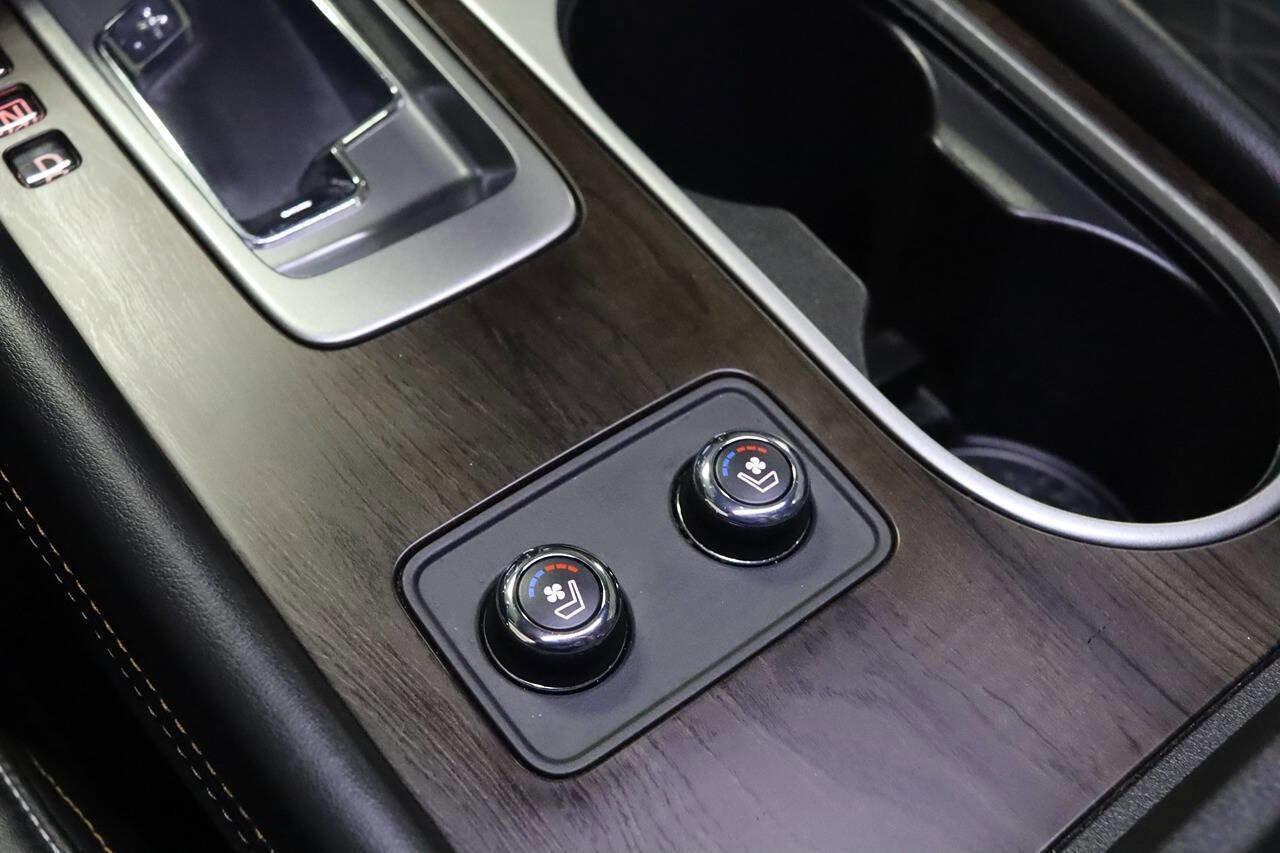 Used 2024 Nissan Murano Platinum w/ Cargo Package image 21