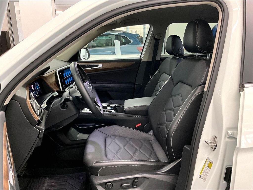 Used 2025 Volkswagen Atlas SE AWD/4WD image 10