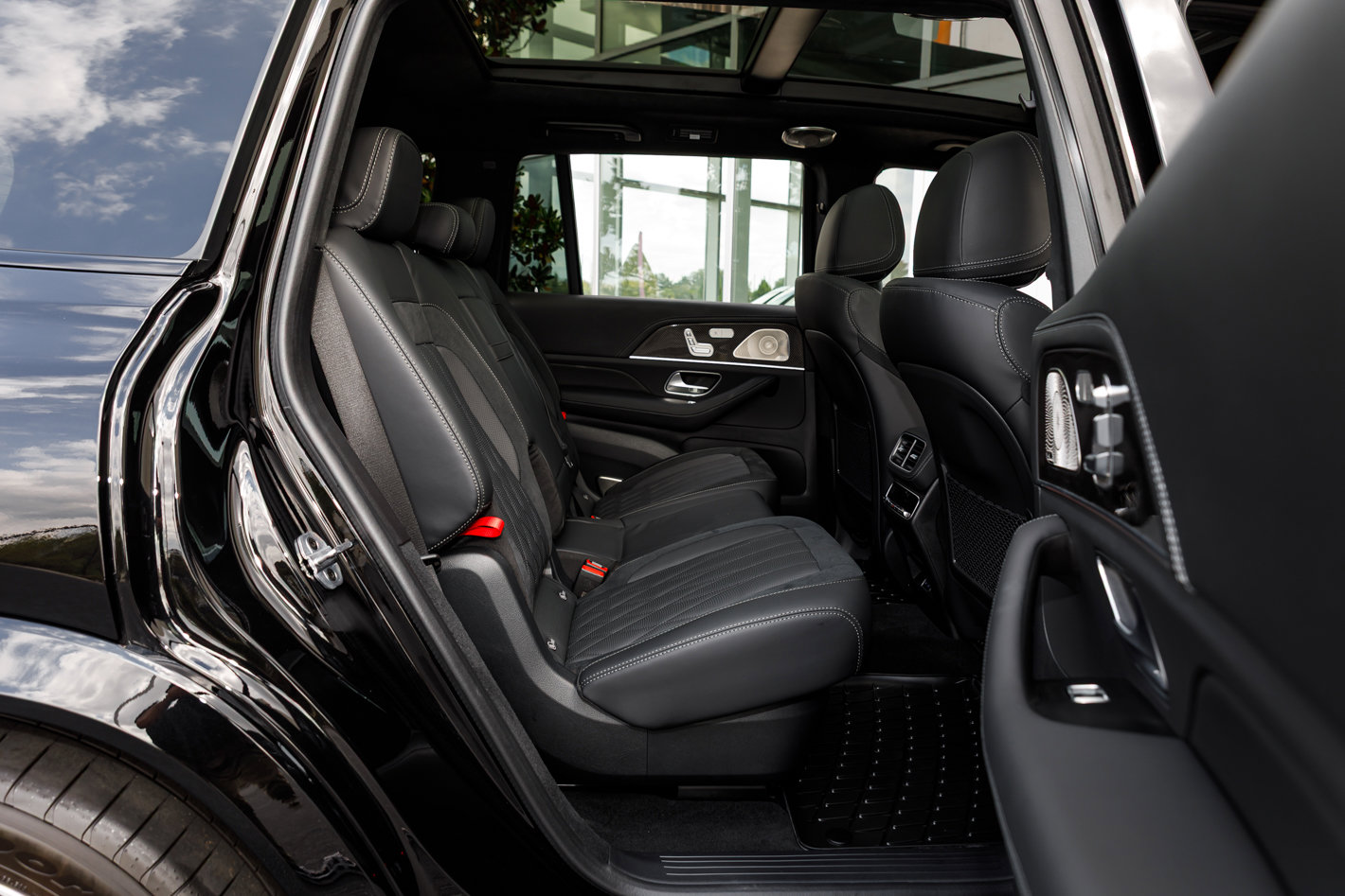 Used 2025 Mercedes-Benz GLS 63 AMG 4MATIC image 30