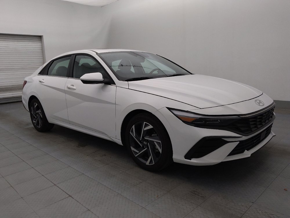 Used 2025 Hyundai Elantra SEL image 11