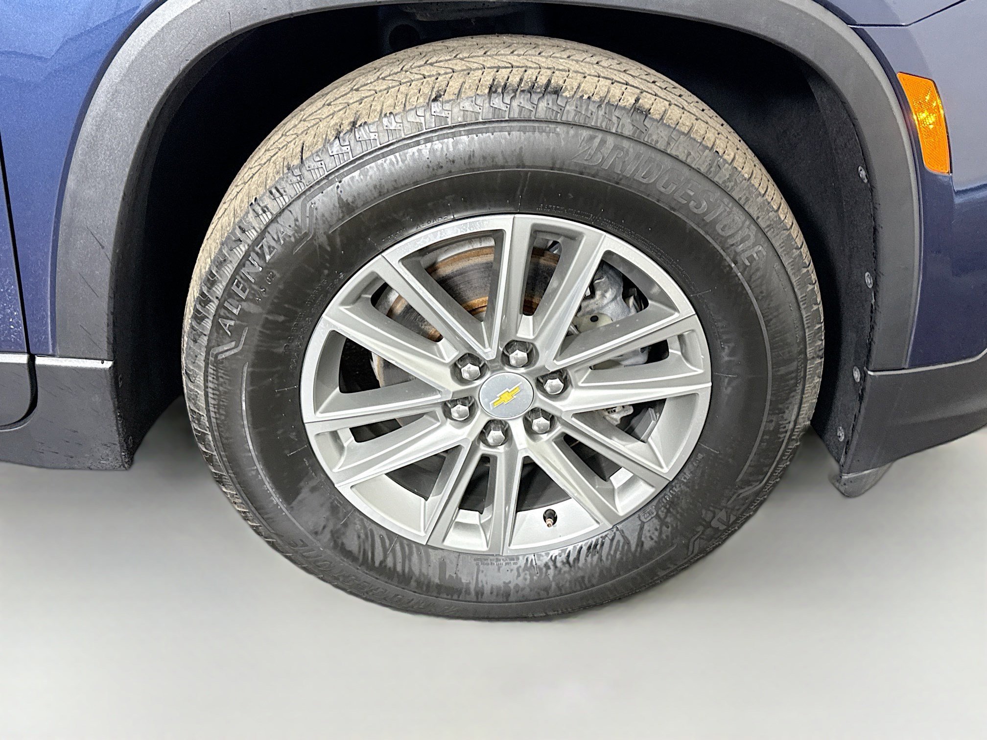 Used 2023 Chevrolet Traverse LT image 32