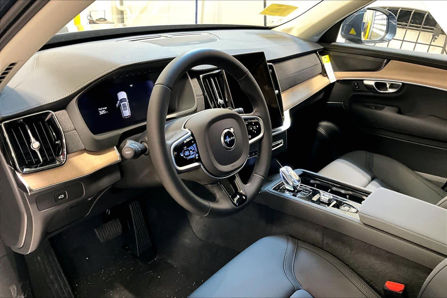 New 2026 Volvo XC90 B5 Plus w/ Protection Package Premier AWD/4WD image 9
